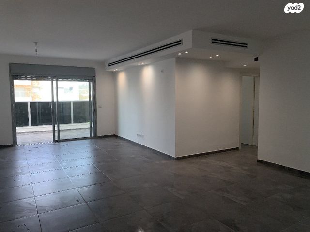 דירה, שדרות מנחם בגין, טירת כרמל