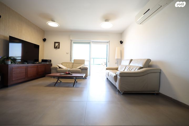 דירה, שכונה ה'-ו', מבשרת ציון