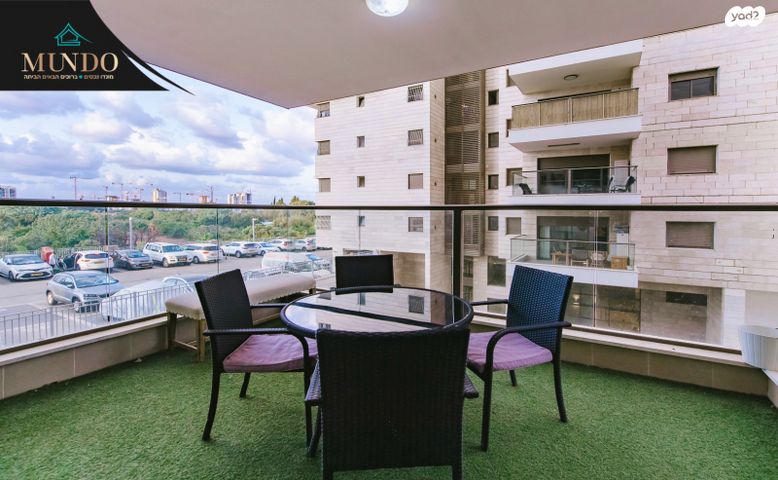 דירה, אהוד מנור, חתני פרס ישראל, באר יעקב