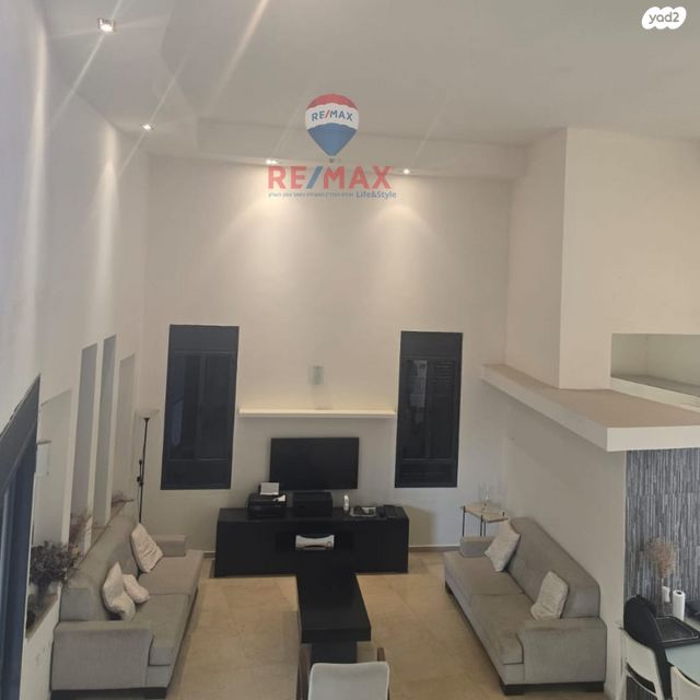 דו משפחתי, כפר יונה