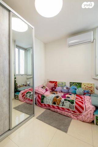 גג/ פנטהאוז, יחיאל מיכל פינס, שיכון מפ"ם, פתח תקווה