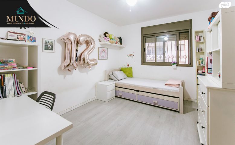 דירה, אהוד מנור, חתני פרס ישראל, באר יעקב