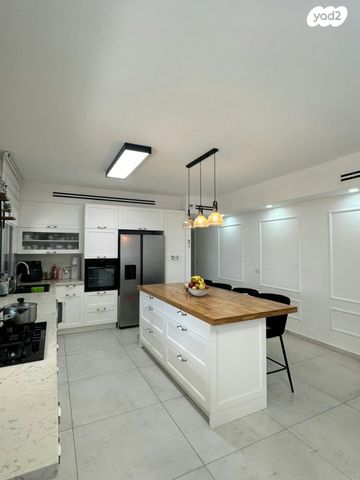 גג/ פנטהאוז, נתיבות