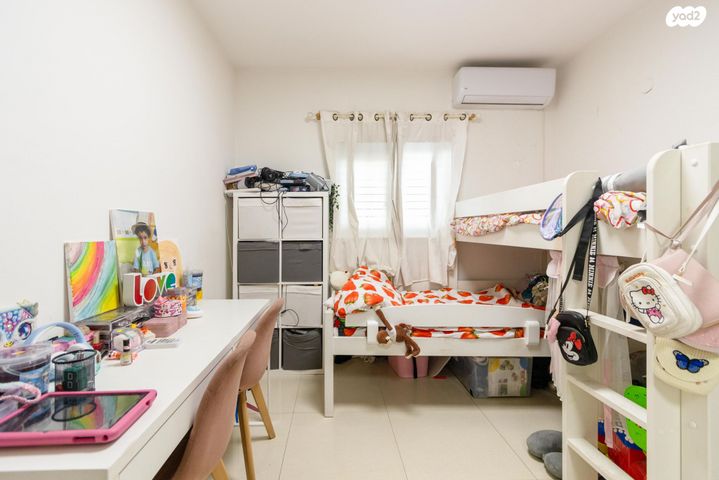 גג/ פנטהאוז, יחיאל מיכל פינס, שיכון מפ"ם, פתח תקווה