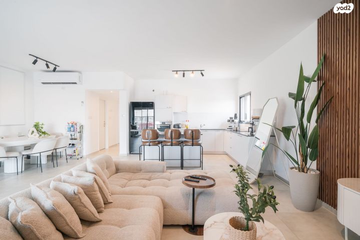 דירה, אריק איינשטיין, נווה שרון / שער העיר, נתיבות