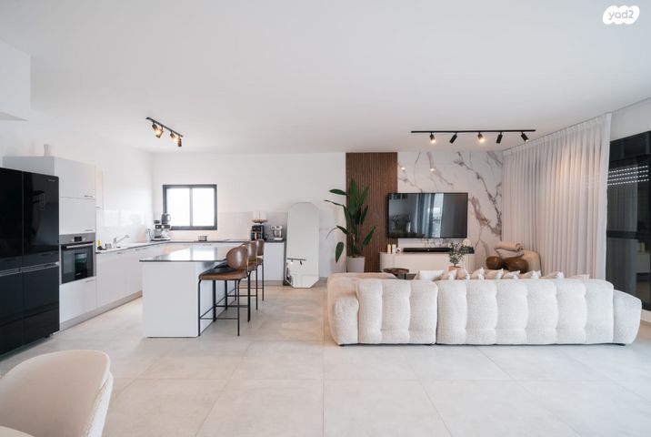 דירה, אריק איינשטיין, נווה שרון / שער העיר, נתיבות