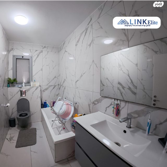 דירה, שדרות מנחם בגין, החותרים, טירת כרמל