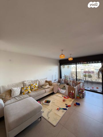 דירה, משגב עם 16, קרית שלום, תל אביב יפו