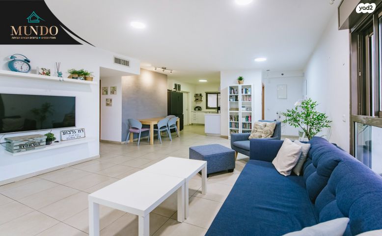 דירה, אהוד מנור, חתני פרס ישראל, באר יעקב