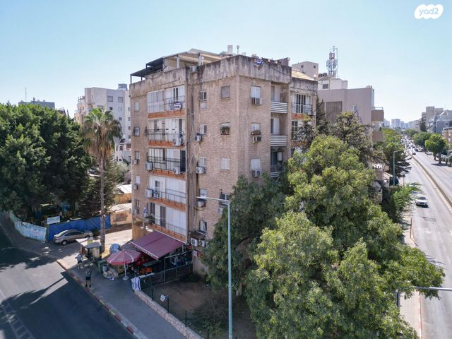 גג/ פנטהאוז, יחיאל מיכל פינס, שיכון מפ"ם, פתח תקווה