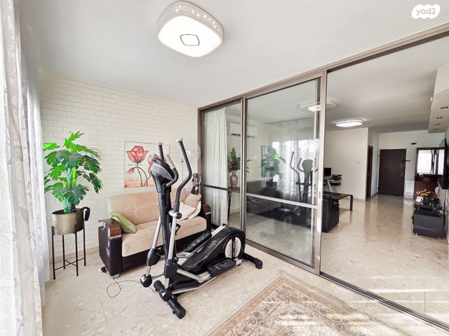 דירה, שדרות רוברט סולד, קרית ים א', קרית ים