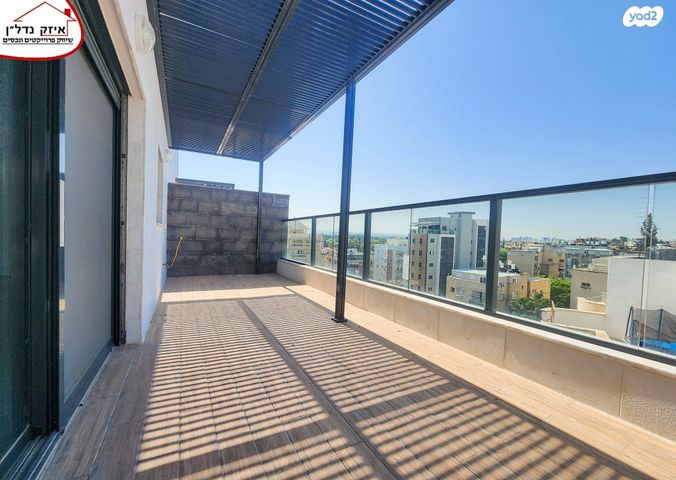 גג/ פנטהאוז, נחמיה עמינוח, פתח תקווה