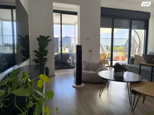 גג/ פנטהאוז, לאה גולדברג, נאות אפקה ב', תל אביב יפו