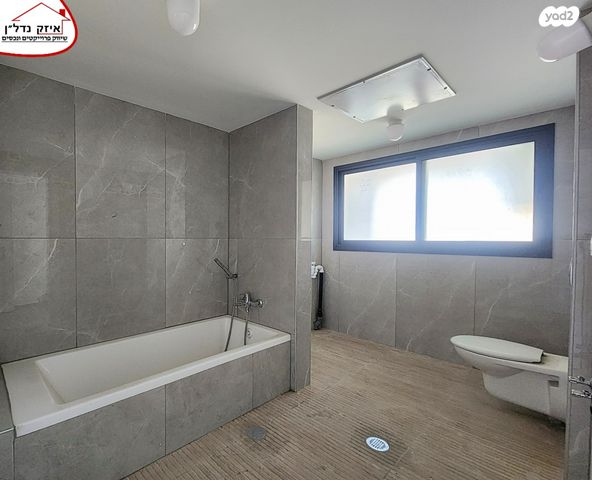 גג/ פנטהאוז, נחמיה עמינוח, פתח תקווה