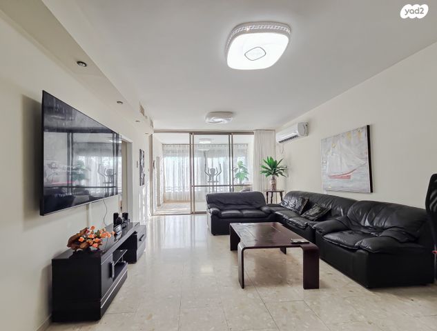 דירה, שדרות רוברט סולד, קרית ים א', קרית ים