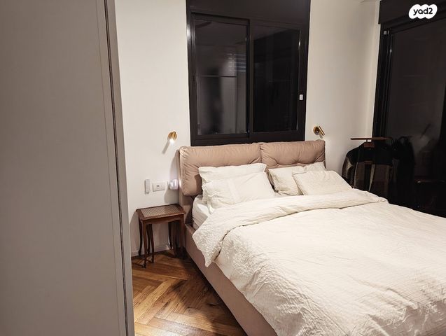 דירת גן, חביבה רייק, חרוזים, רמת גן