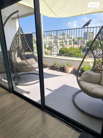 גג/ פנטהאוז, לאה גולדברג, נאות אפקה ב', תל אביב יפו