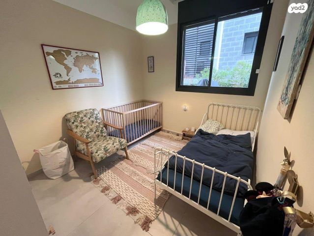 דירת גן, חביבה רייק, חרוזים, רמת גן