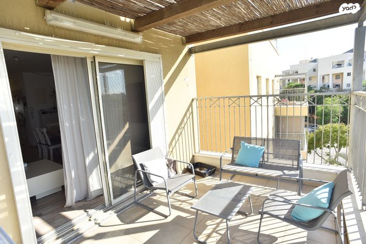 דופלקס, גדרה מזרח, גדרה