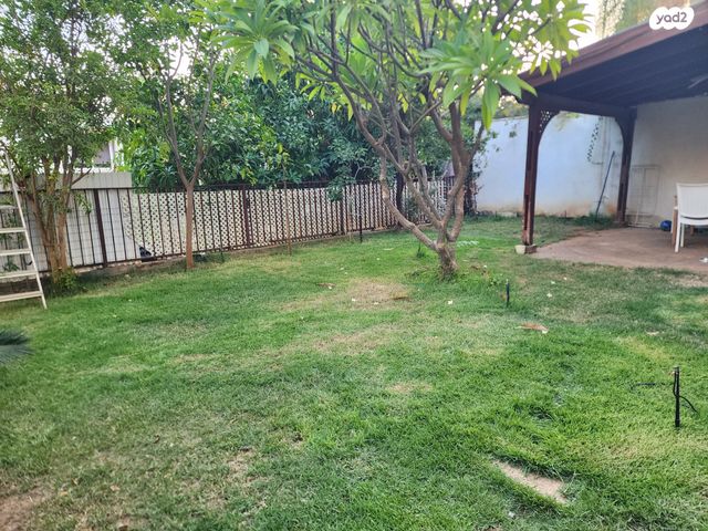 דירת גן, עפרוני, גבעת הסלעים, ראש העין