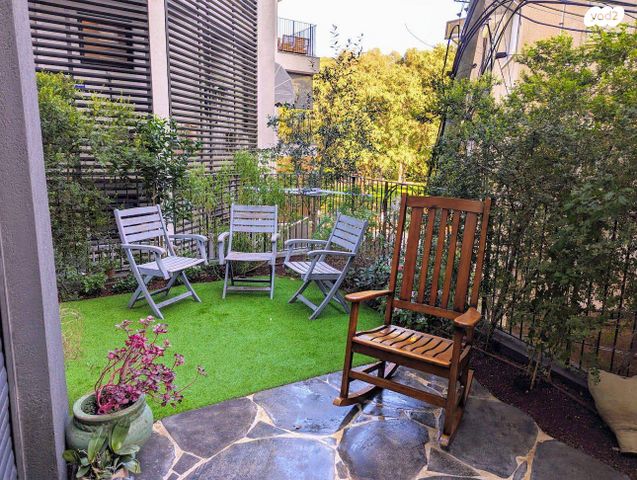 דירת גן, חביבה רייק, חרוזים, רמת גן