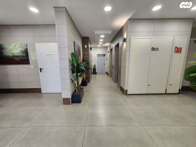 דירה, הפרחים, חריש