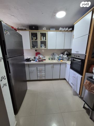 דירה, לוי אשכול, כפר סבא