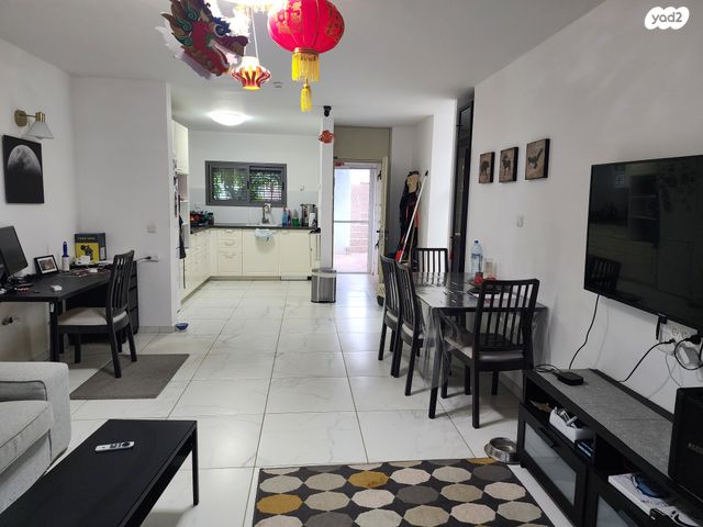 דירת גן, עפרוני, גבעת הסלעים, ראש העין