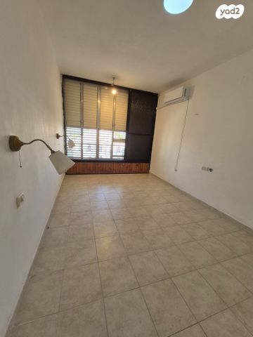 דירה, ג' / מרכז מזרח העיר, רחובות