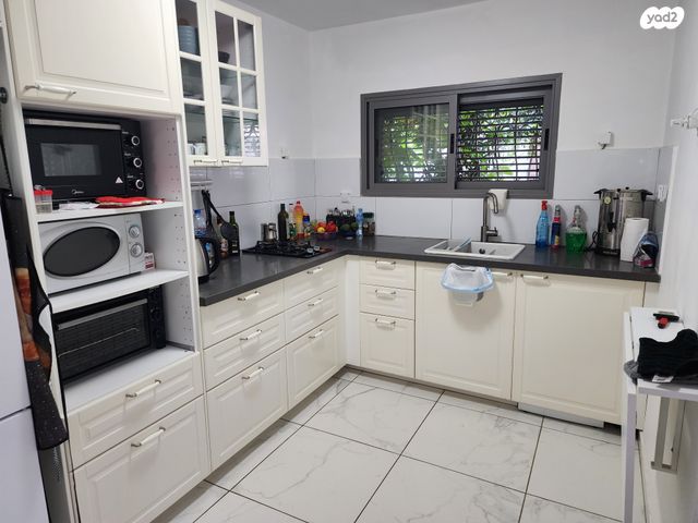 דירת גן, עפרוני, גבעת הסלעים, ראש העין