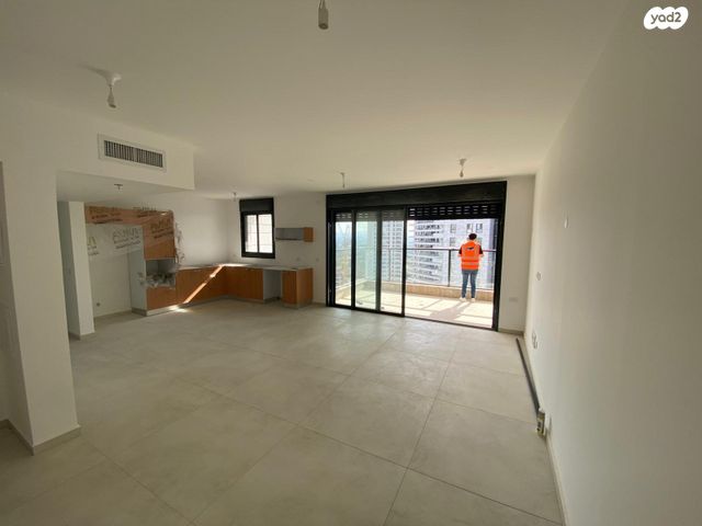 דירה, יונה וולך, גרין פארק החדשה, הוד השרון