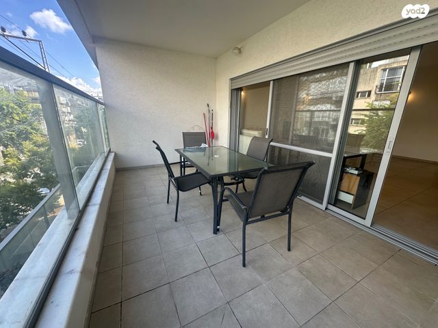 דירה, פועלים א, כפר סבא