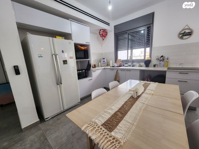 דירה, הפרחים, חריש