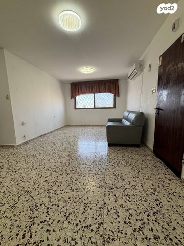 דירה, הרב עובדיה יוסף, מגדל אור, מגדל העמק