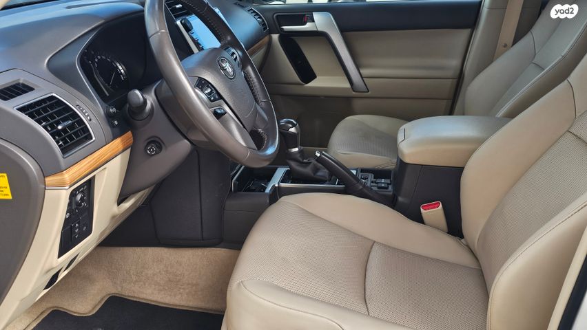 טויוטה לנד קרוזר