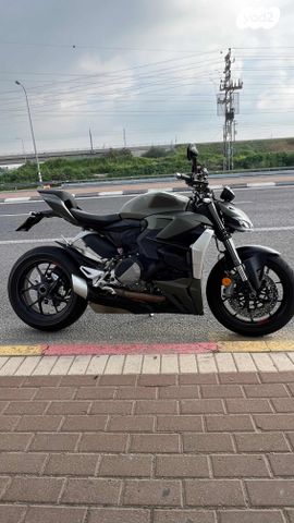 דוקאטי סטריטפייטר