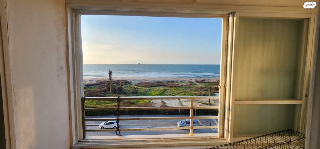 דירה, שדרות הנשיא טרומן 44, קרית חיים מערבית, חיפה