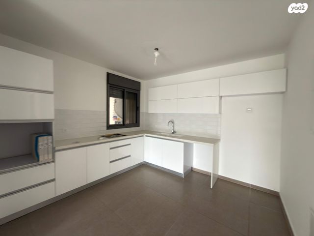 דירה, לוטם, הפרחים, חריש