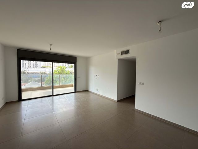 דירה, לוטם, הפרחים, חריש