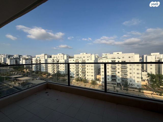 דירה, יקינטון 2, הפרחים, חריש