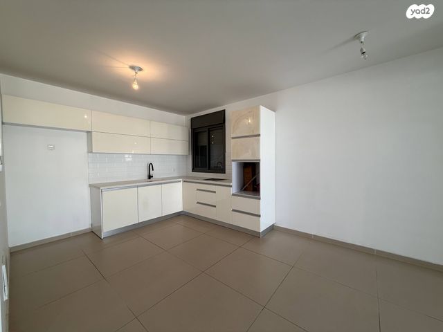 דירה, יקינטון 2, הפרחים, חריש