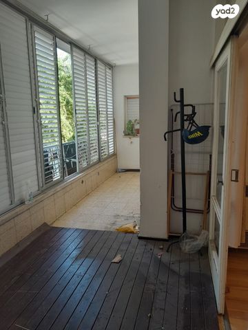 דירה, הרב עוזיאל 18, לב העיר, בת ים