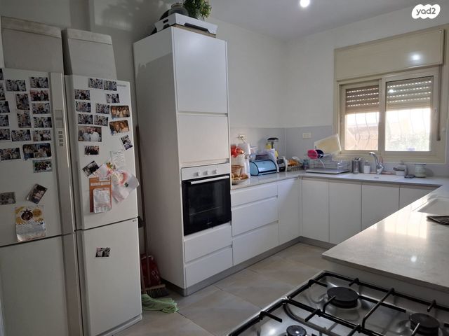 דו משפחתי, אודם, אבני חפץ, אבני חפץ