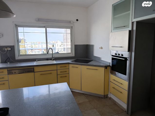 גג/ פנטהאוז, רחובות