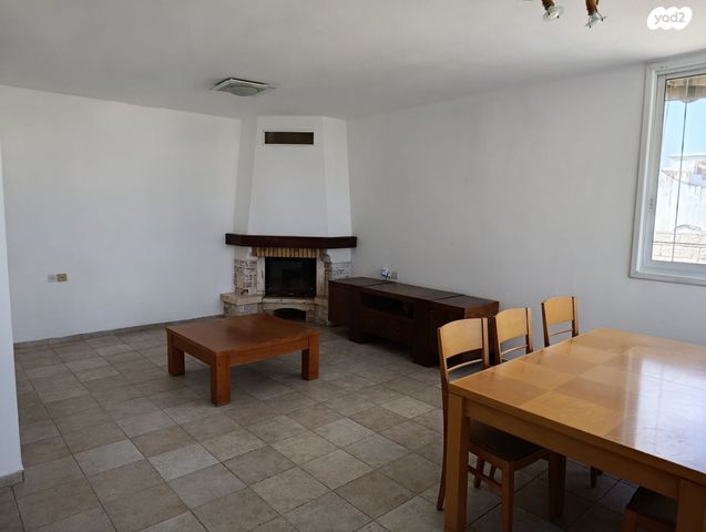 גג/ פנטהאוז, רחובות