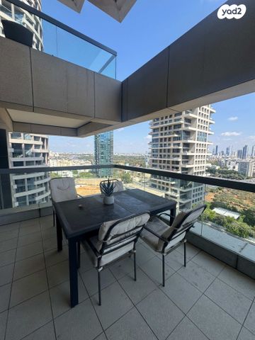 ניסים אלוני 17