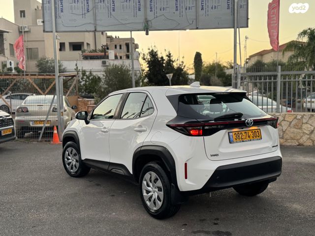 טויוטה יאריס קרוס