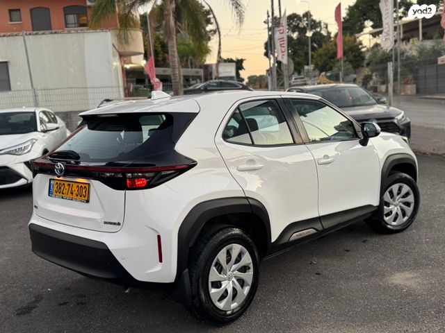 טויוטה יאריס קרוס