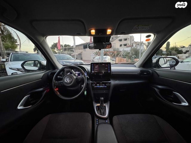 טויוטה יאריס קרוס