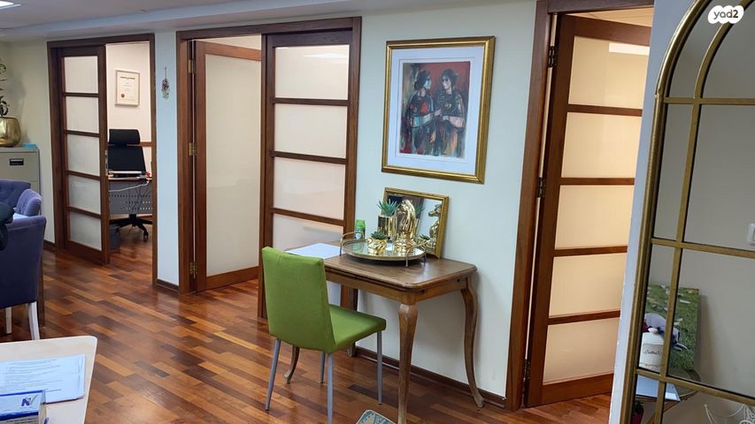 חנויות/ שטח מסחרי, שדרות וייצמן 6, קרית יערים, רמת השרון